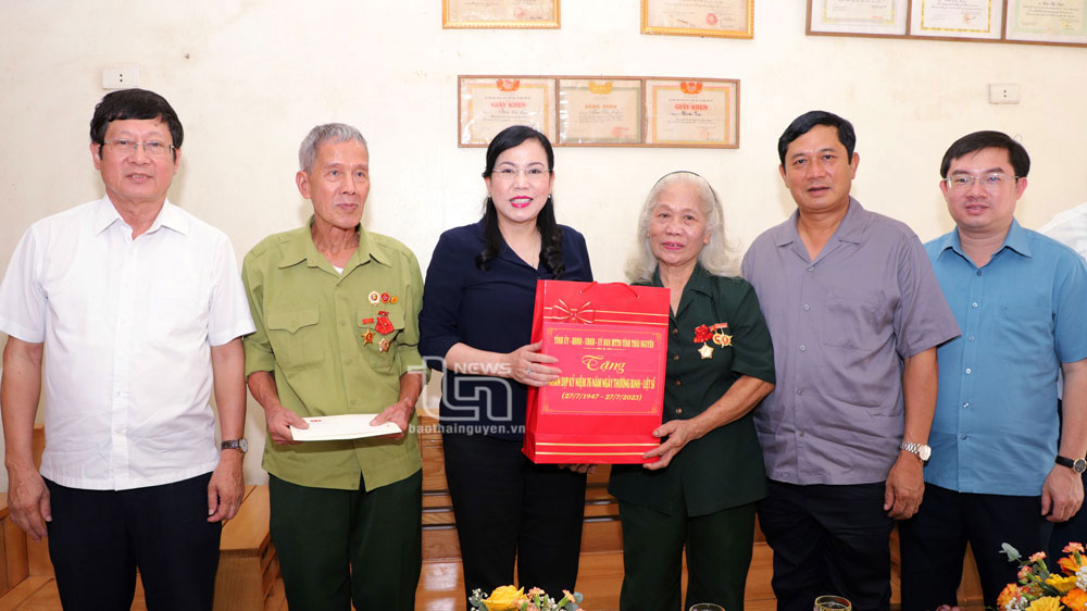 Đồng chí Bí thư Tỉnh ủy Nguyễn Thanh Hải thăm, tặng quà gia đình thương binh Trần Trọng Đính Nhân kỷ niệm 76 năm Ngày Thương binh - Liệt sĩ (27/7/1947 - 27/7/2023)