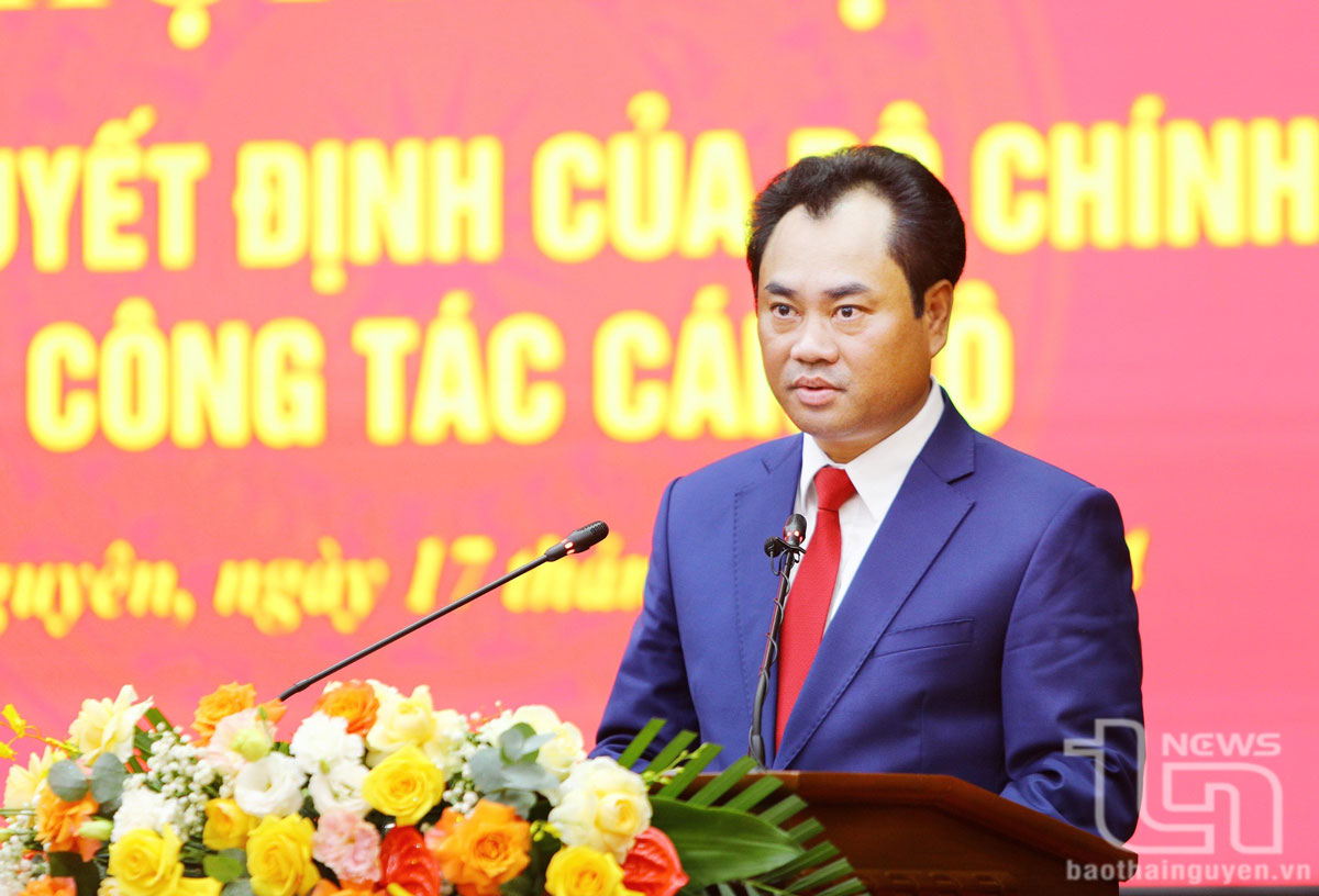 Secretary of the Thai Nguyen Provincial Party Committee, Trinh Viet Hung, spoke at the conference. 