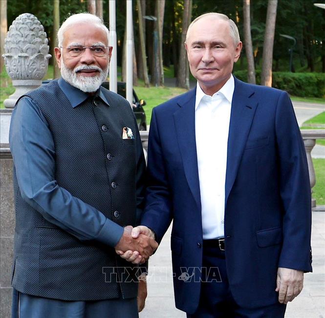 Thủ tướng Ấn Độ Narendra Modi (trái) và Tổng thống Nga Vladimir Putin tại cuộc gặp ở Moskva ngày 8/7/2024. Ảnh: ANI/TTXVN