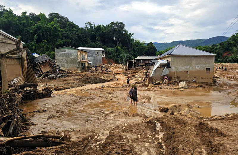 Mưa lũ tại các xã, bản thuộc huyện Sông Mã cũ đã gây thiệt hại nhiều về nhà cửa của người dân.