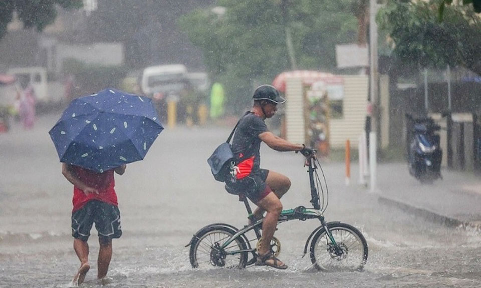 Bão Wipha gây mưa lớn ở Quezon, Philippines - Ảnh: Xinhua