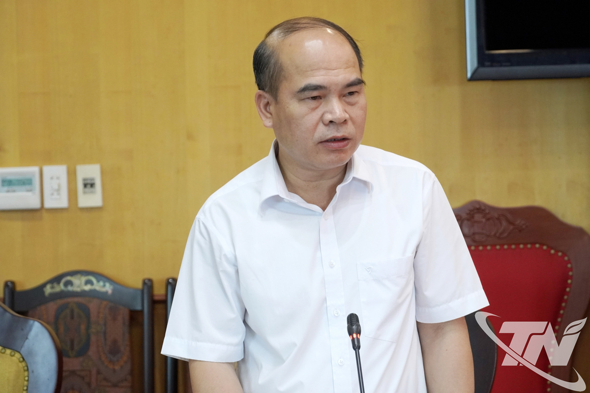 Đồng chí Lường Đức Thắng, Ủy viên Ban Thường vụ, Trưởng Ban Nội chính Tỉnh ủy, phát biểu tại Hội nghị.