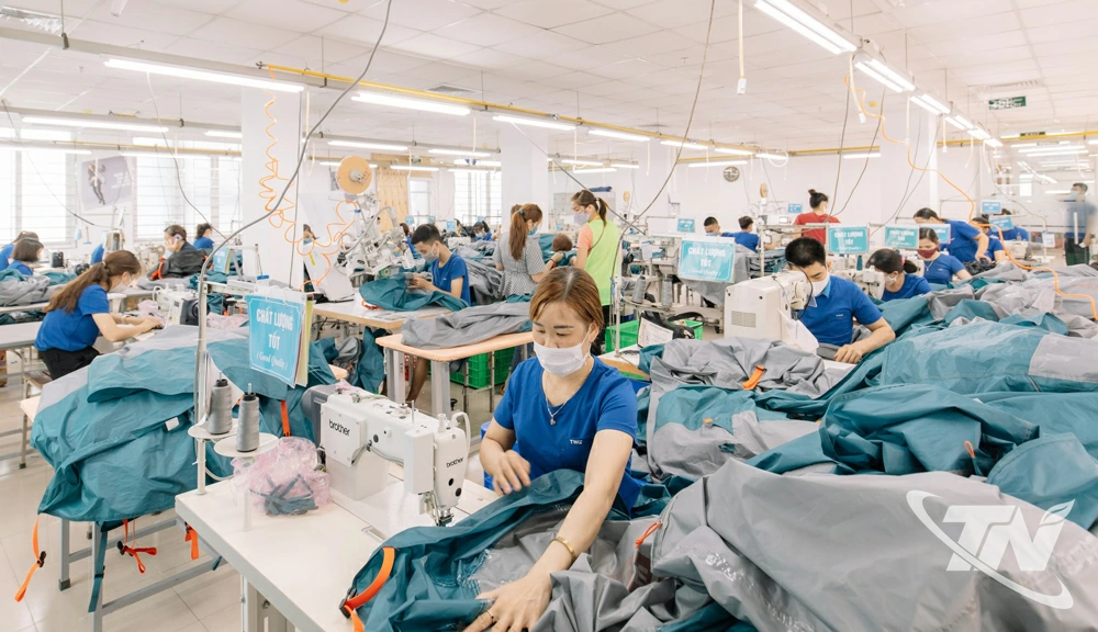 Nhà máy may Việt Thái tại CCN Sơn Cẩm 3 giải quyết việc làm cho hàng ngàn lao động.