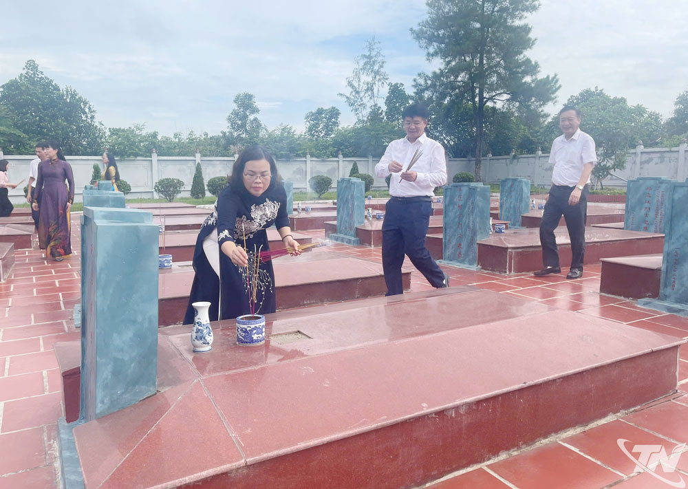 đồng chí Trần Thị Lộc, Ủy viên Ban Thường vụ Tỉnh ủy, Phó Chủ tịch HĐND tỉnh