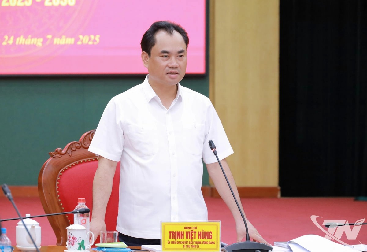 Đồng chí Bí thư Tỉnh ủy Trịnh Việt Hùng phát biểu kết luận Hội nghị.