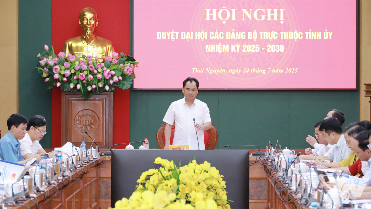Đồng chí Bí thư Tỉnh ủy Trịnh Việt Hùng chủ trì Hội nghị.