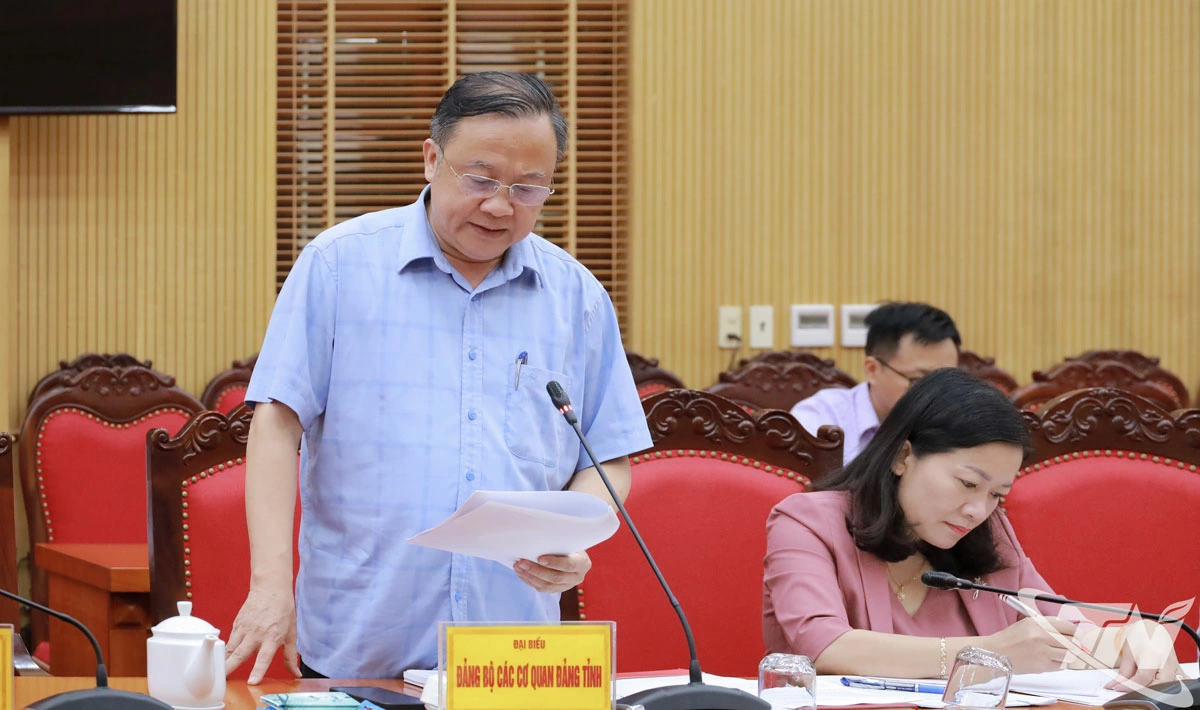 Đại diện các đảng ủy báo cáo công tác chuẩn bị đại hội nhiệm kỳ 2025 - 2030.