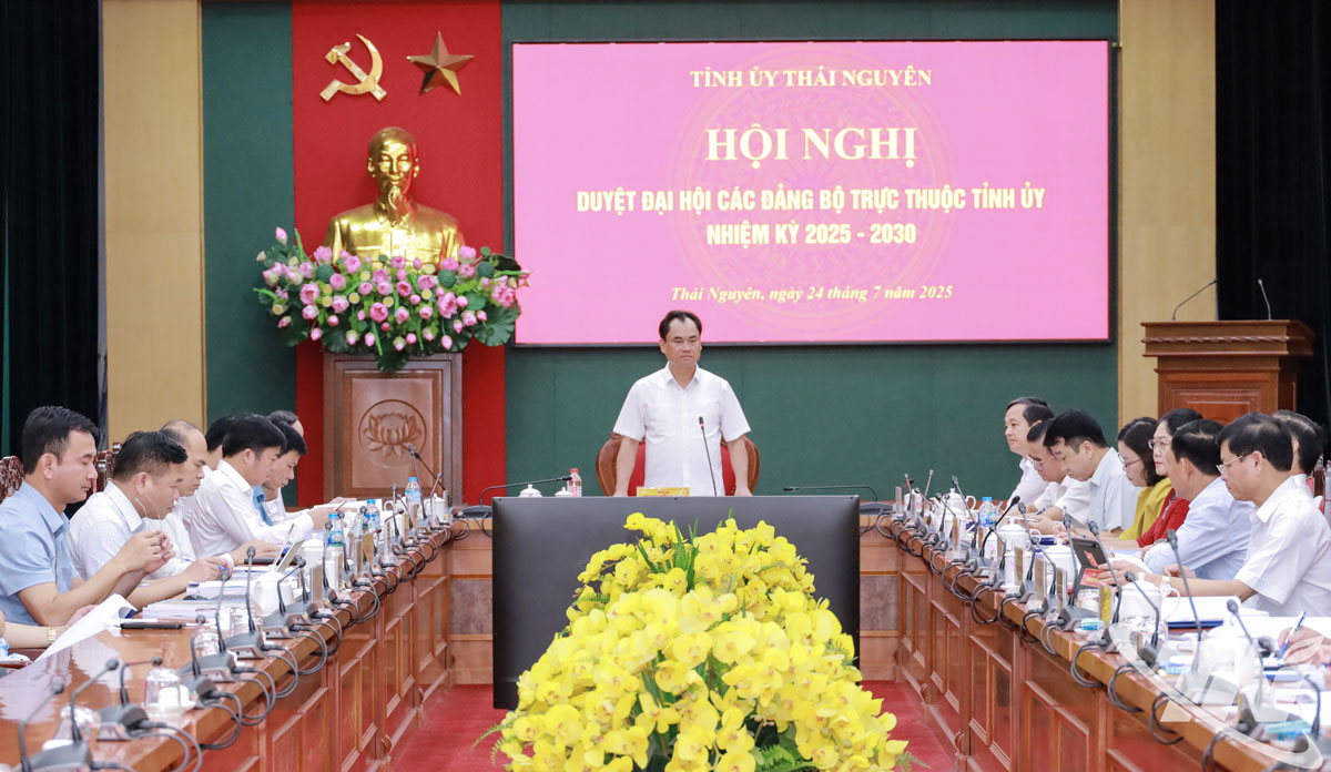 Đồng chí Bí thư Tỉnh ủy Trịnh Việt Hùng chủ trì Hội nghị.