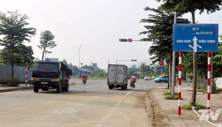 Đường 16A năm xưa, nay là Quốc lộ 17 Thái Nguyên - Bắc Giang.