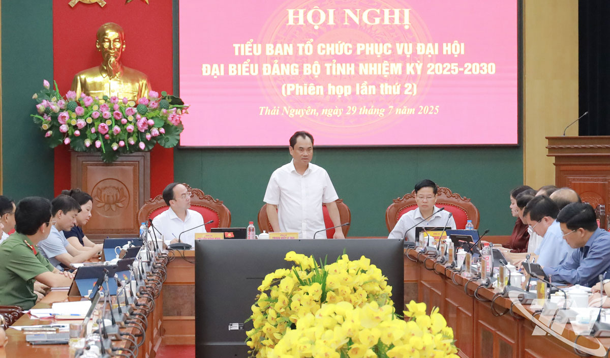 Đồng chí Bí thư Tỉnh ủy Trịnh Việt Hùng chủ trì Hội nghị.