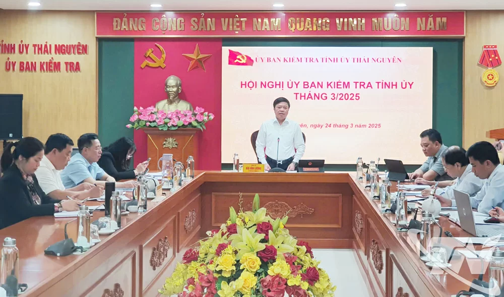 Đồng chí Bùi Văn Lương, Ủy viên Ban Thường vụ, Chủ nhiệm Ủy ban Kiểm tra Tỉnh ủy Thái Nguyên, chủ trì Hội nghị Ủy ban Kiểm tra Tỉnh ủy tháng 3-2025. Ảnh: T.L