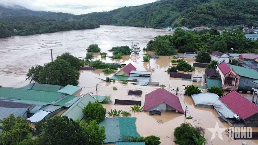 Xã Tương Dương bị lũ vây bốn bề.   