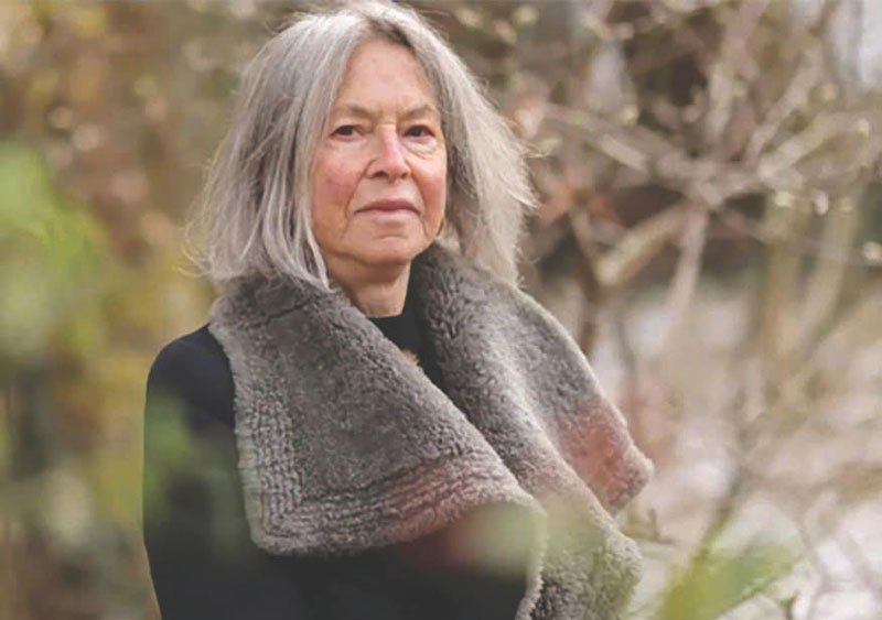 Nữ thi sĩ người Mỹ Louise Gluck được trao giải Nobel văn chương năm 2020 nhờ một giọng thơ không lẫn vào đâu được, với vẻ đẹp nghiêm khắc khiến sự tồn sinh của cá nhân trở nên phổ quát.