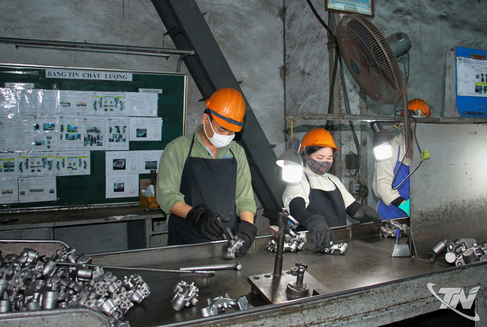 Sản xuất thiết bị cơ khí tại Công ty TNHH MTV Diesel Sông Công (phường Bá Xuyên).