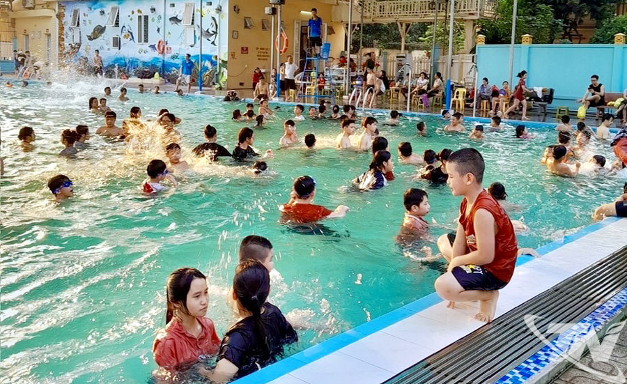 Bể bơi là nơi tiềm ẩn nhiều nguy cơ mất an toàn nên rất cần được giám sát để kịp thời phát hiện, xử lý những tình huống bất ngờ có thể xảy ra.