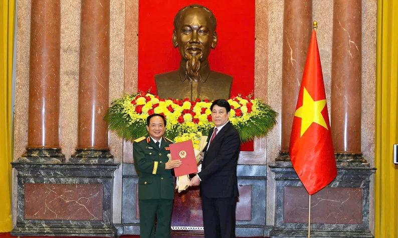 Chủ tịch nước trao quyết định thăng quân hàm cho Đại tướng Trịnh Văn Quyết.