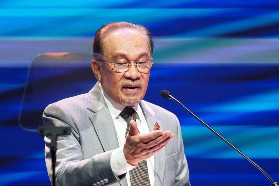 Thủ tướng Malaysia Dato Seri Anwar Ibrahim đã liên hệ với Thủ tướng Campuchia Hun Manet và quyền Thủ tướng Thái Lan Phumtham Wechayachai - Ảnh: Reuters