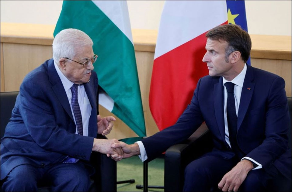 Tổng thống Pháp Emmanuel Macron (bên phải) gặp Tổng thống Palestine Mahmoud Abbas bên lề khóa họp Đại hội đồng Liên hợp quốc, tháng 9-2024. Ảnh: Getty Images