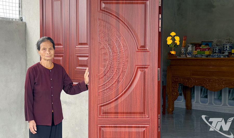 Được làm nhà mới từ chương trình xóa nhà tạm, bà Nguyễn Thị Thanh đã có thể an tâm khi tuổi già.
