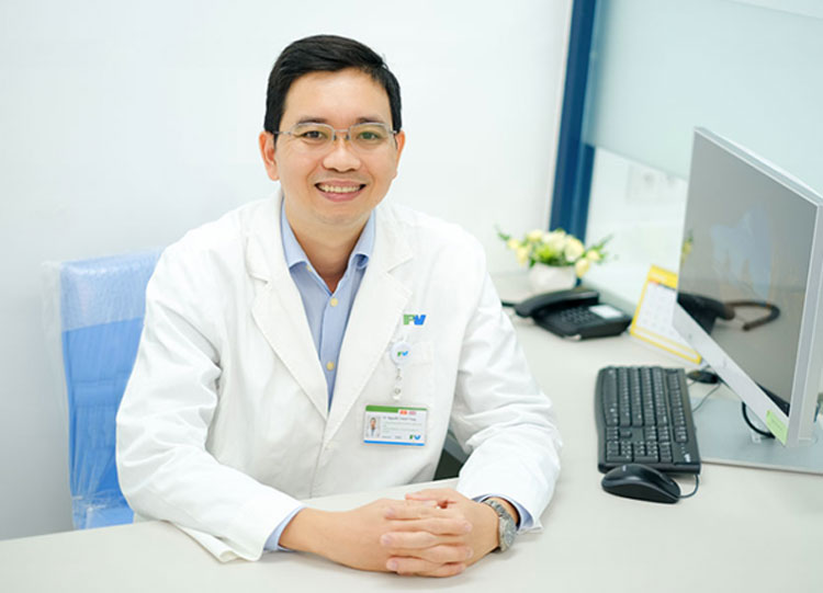 Áo blouse trắng cho bác sĩ phòng khám nha khoa.