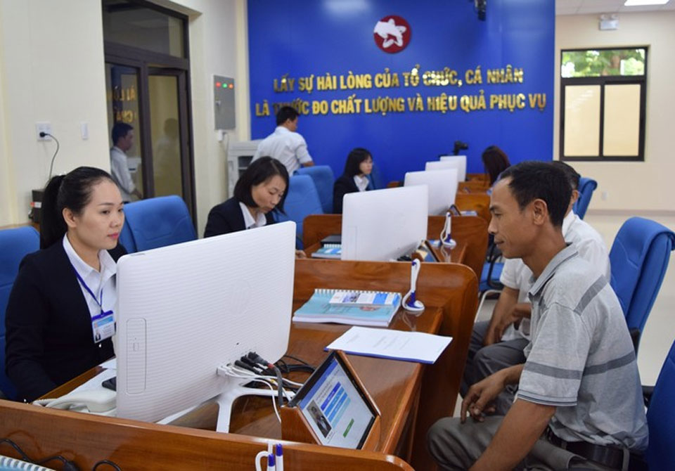 Xây dựng đội ngũ cán bộ, công chức chuyên nghiệp, phục vụ tốt cho sự nghiệp phát triển kinh tế - xã hội và nhu cầu của người dân, doanh nghiệp.