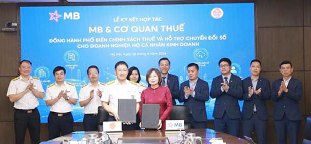 Đại diện MB giới thiệu các giải pháp số hỗ trợ người nộp thuế.