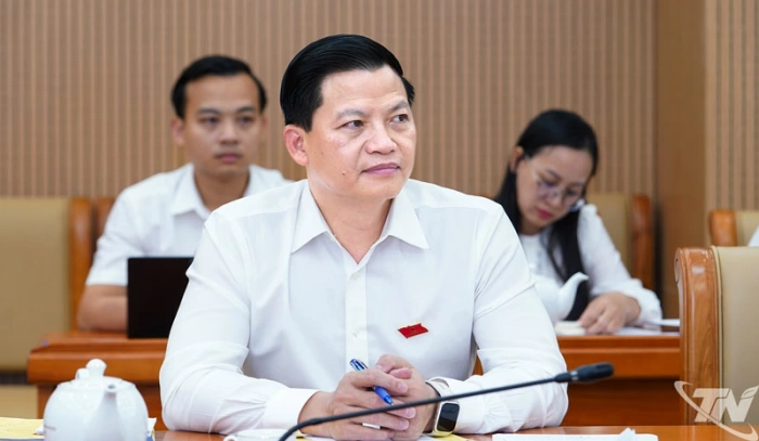 Thảo luận thẳng thắn, trách nhiệm về nội dung các báo cáo, tờ trình