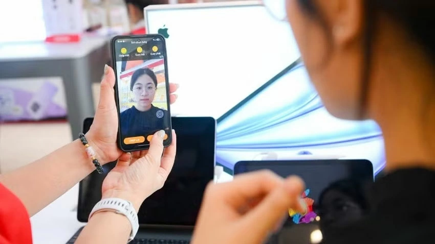 Xác thực sinh trắc học là yêu cầu bắt buộc nhằm bảo đảm người chuyển SIM sang thiết bị mới là chính chủ thuê bao. (Ảnh: Viettel)
