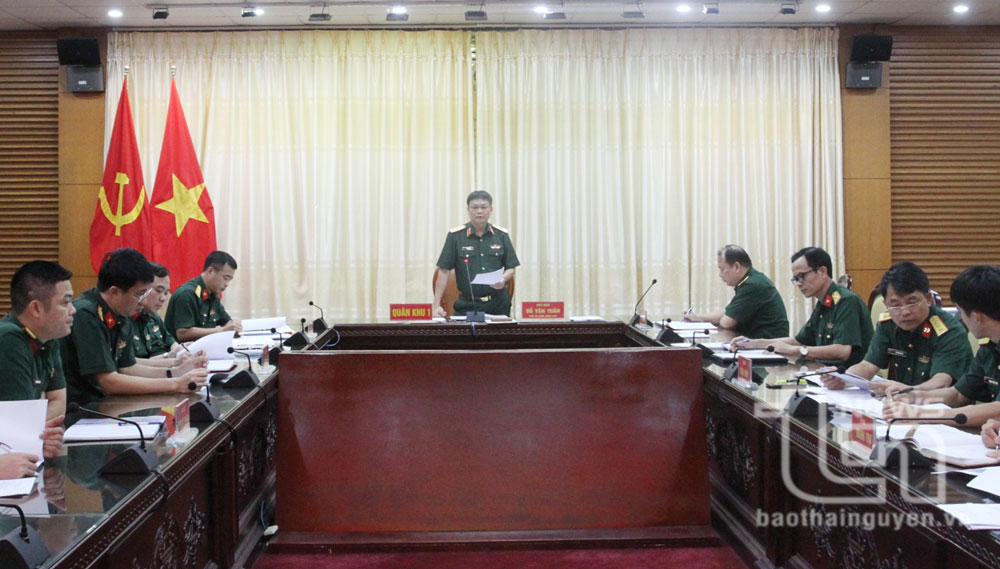 Thiếu tướng Đỗ Văn tuấn, Phó Tư lệnh Quân khu 1, phát biểu tại Hội nghị.