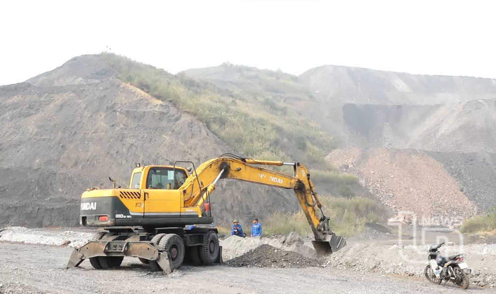 Mỏ than Khánh Hòa thi công các hạng mục liên quan đến bãi thải nhằm bảo đảm an toàn.