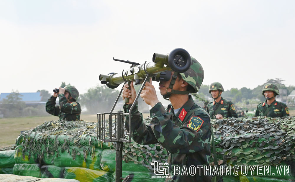 Lực lượng vũ trang Quân khu 1 tham gia diễn tập khu vực phòng thủ. Ảnh: T.L