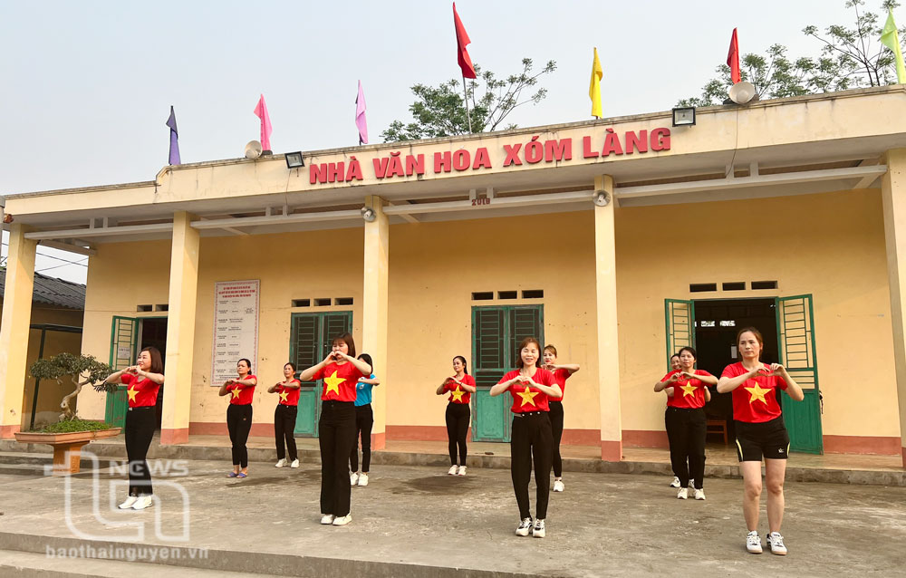 Thành viên Câu lạc bộ Thể dục dưỡng sinh xóm Làng, xã Yên Đổ (Phú Lương), duy trì tập luyện, nâng cao thể chất.