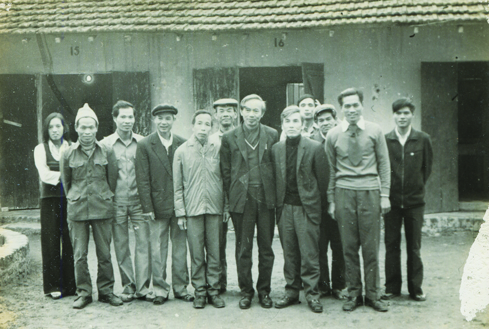 Đoàn cán bộ Báo Cao Bằng thăm Báo Bắc Thái tháng 12-1983. Ảnh: Tư liệu
