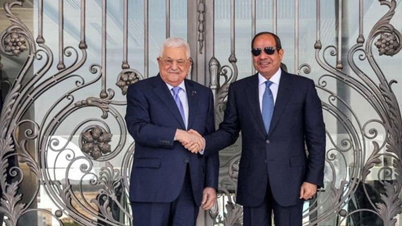 Tổng thống Ai Cập Abdel Fattah El-Sisi tiếp Tổng thống Palestine Mahmoud Abbas tại thành phố El Alamein (Ai Cập), ngày 31/7/2023. (Nguồn: Arab News)
