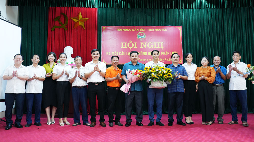 Ra mắt Câu lạc bộ Nông dân với pháp luật tại phường Tân Hương (TP. Phổ Yên).