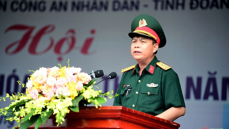 Đại tá Trần Viết Năng phát biểu tại chương trình. 
