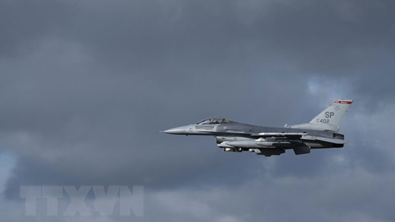 Máy bay chiến đấu F-16 của Không lực Mỹ cất cánh tại căn cứ không quân Spangdahlem, Đức ngày 11/2/2022. (Ảnh: AFP/TTXVN)