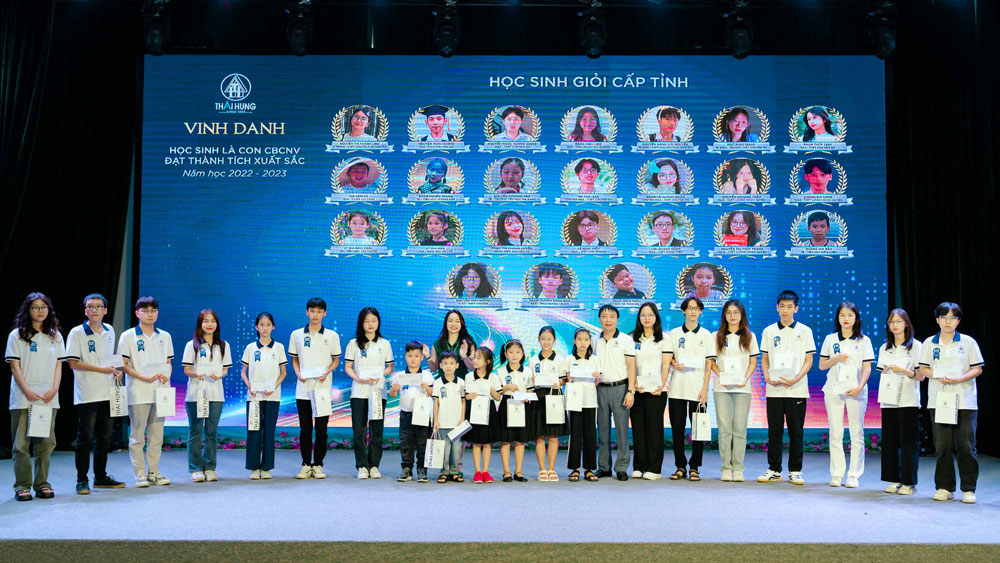 Năm học 2022-2023, toàn hệ thống Thái Hưng có 294 học sinh là con CBCNV đạt thành tích cao trong học tập được vinh danh, khen thưởng.