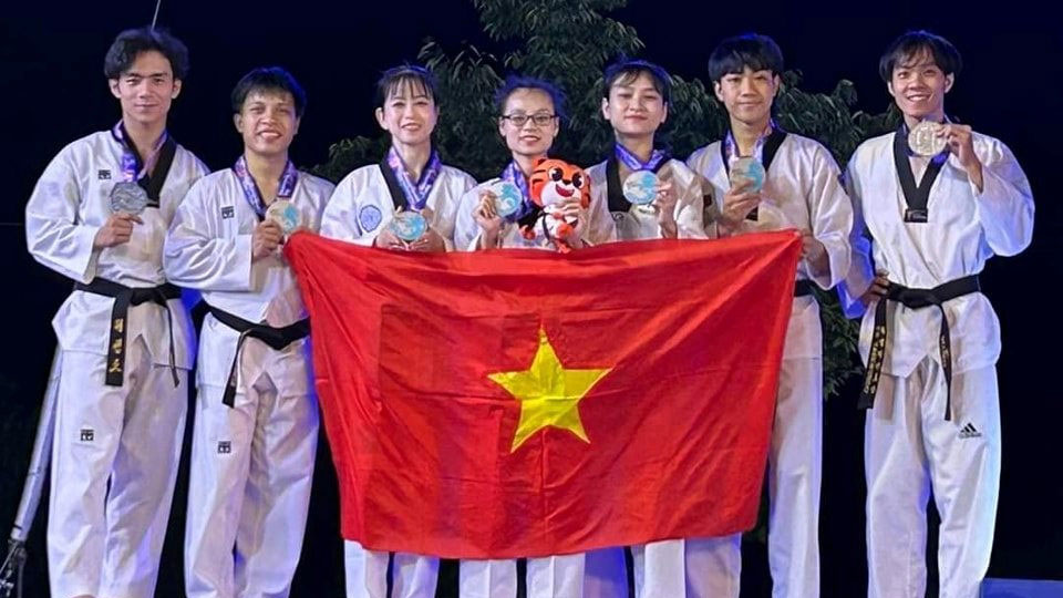 Đội tuyển quyền taekwondo Việt Nam giành Huy chương bạc đồng đội thế giới 2023.