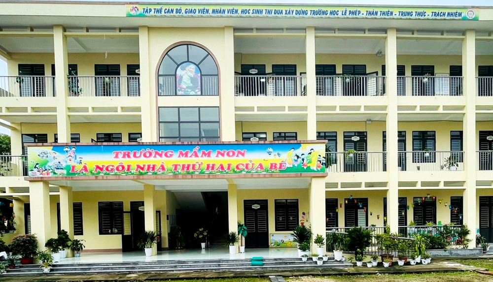 Được hoàn thành, đưa vào sử dụng trong năm học 2022-2023, Trường Mầm non Phúc Thuận I, xã Phúc Thuận (TP. Phổ Yên) gồm 3 tầng với 9 phòng học, kinh phí đầu tư xây dựng trên 8 tỷ đồng. 
