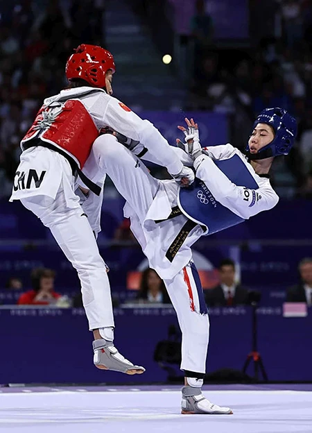 Nữ võ sĩ taekwondo Panipak Wongpattanakit của Thái Lan (bên phải) đoạt HCV tại hai kỳ Olympic liên tiếp. (Ảnh BP)