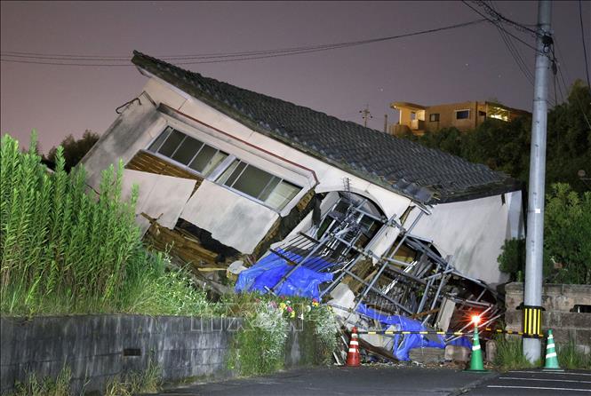 Ngôi nhà bị phá hủy sau trận động đất ở Osaki, tỉnh Kagoshima, Nhật Bản, ngày 8/8/2024. Ảnh: Kyodo/TTXVN