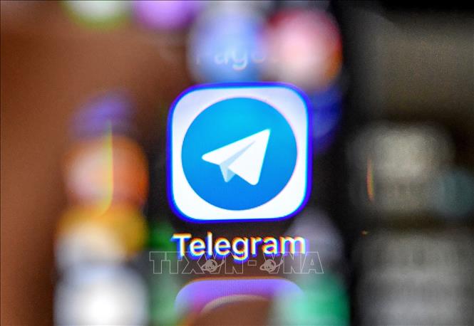 Biểu tượng của Telegram trên màn hình điện thoại. Ảnh: AFP/TTXVN