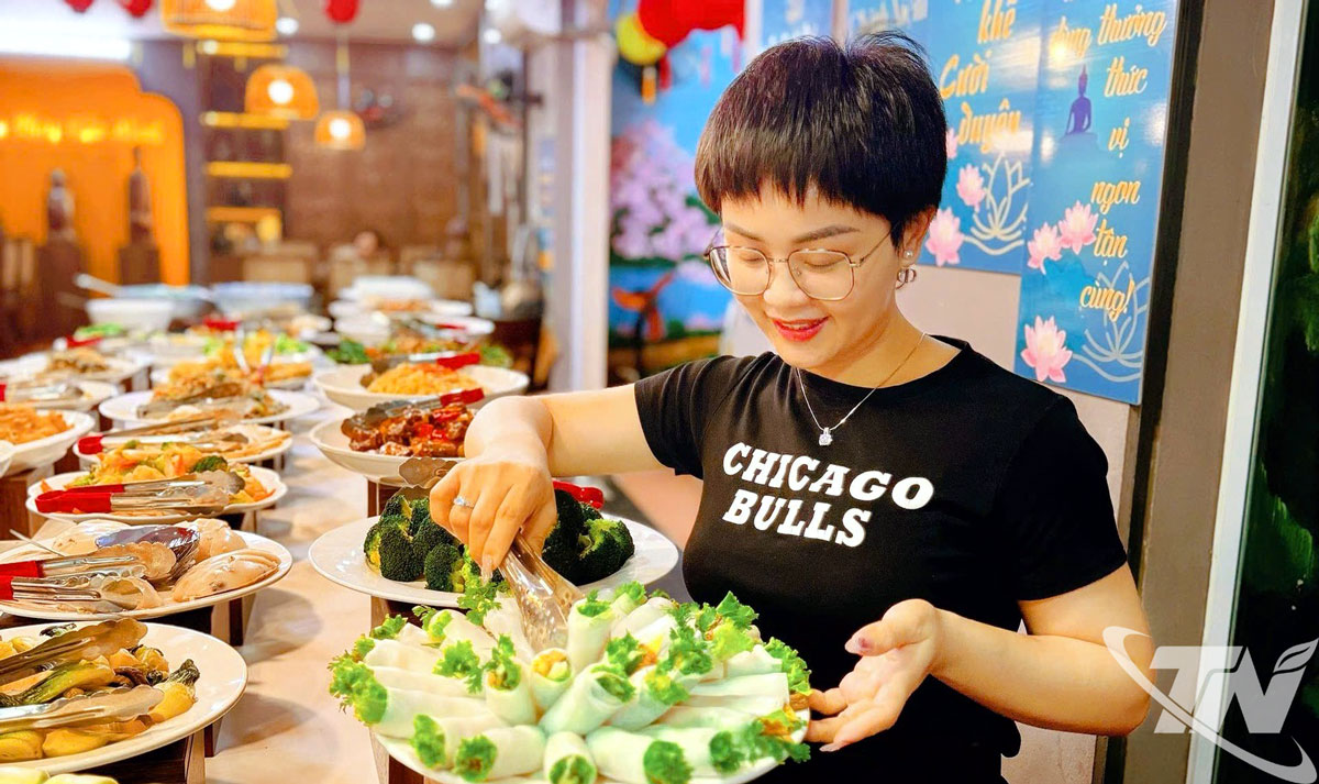 Các nhà hàng chay thường xuyên chú trọng xây dựng thực đơn cân đối dinh dưỡng và hấp dẫn nhằm thu hút khách hàng