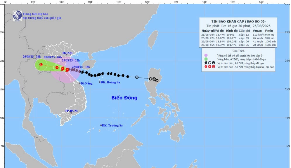 Bản đồ dự báo quỹ đạo và cường độ bão số 5 lúc 17 giờ ngày 25/8/2025.