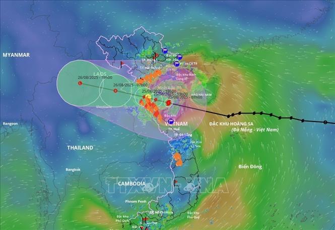 Hướng di chuyển của bão số 5 lúc 10 giờ ngày 25/08 từ hệ thống giám sát thiên tai Việt Nam. Ảnh: TTXVN 