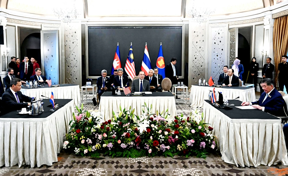  Thủ tướng Malaysia Anwar Ibrahim cùng các đồng cấp Campuchia và Thái Lan tổ chức hội đàm vào ngày 28/7/2025 và đạt được thỏa thuận ngừng bắn “ngay lập tức và vô điều kiện”.