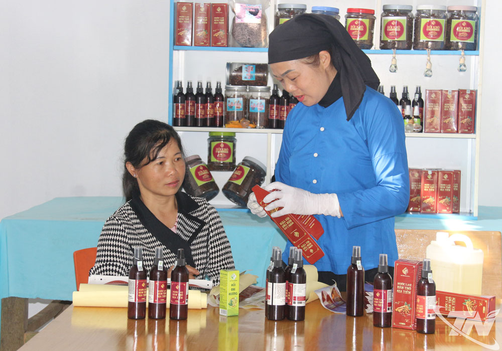 Chị Nguyễn Thị Miên, Giám đốc HTX An Bình là người có uy tín ở xã Vĩnh Thông.