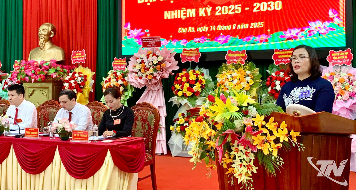 Đồng chí Trần Thị Lộc, Ủy viên Ban Thường vụ Tỉnh ủy, Phó Chủ tịch HĐND tỉnh, phát biêu chỉ đạo tại Đại hội.