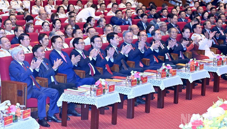 Tổng Bí thư Tô Lâm, Chủ tịch nước Lương Cường, Thủ tướng Chính phủ Phạm Minh Chính, Chủ tịch Quốc hội Trần Thanh Mẫn cùng các đồng chí lãnh đạo, nguyên lãnh đạo Đảng, Nhà nước dự buổi lễ. (Ảnh ĐĂNG KHOA)